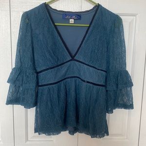Lace blouse with black velvet edging size XS